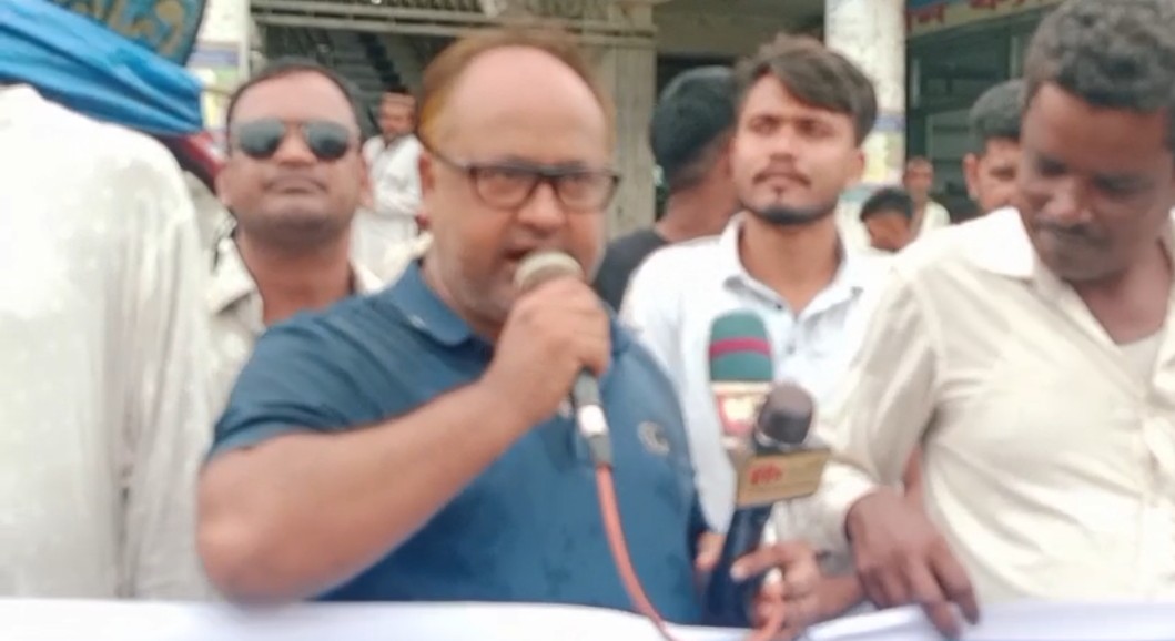 কালিহাতীতে হলুদ সাংবাদিকের বিরুদ্ধে চাদাঁবাজির অভিযোগে এলেঙ্গায় মানববন্ধন