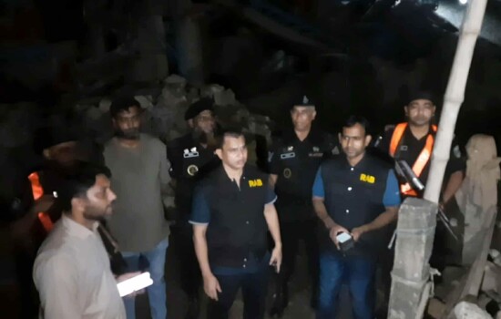 জামায়াত নেতার গদিসহ ৭ গদি থেকে ভোলাগঞ্জের পাথর উদ্ধার