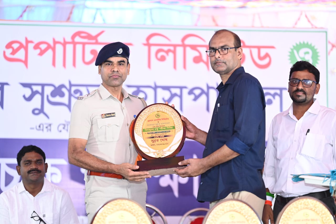 ভারতের মুর্শিদাবাদে বিনামূল্যে চক্ষু পরীক্ষা শিবির ও সাংবাদিকদের পুরস্কার প্রদান