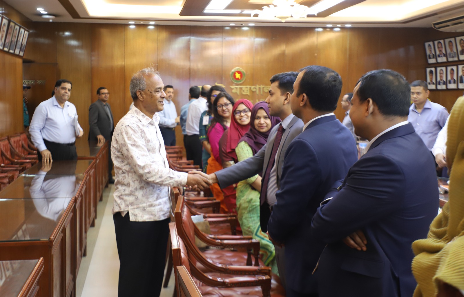 পাসপোর্ট ও ভিসা উইংয়ের কর্মকর্তাদের সেবার মনোবৃত্তি নিয়ে কাজ করার আহ্বান স্বরাষ্ট্র উপদেষ্টার