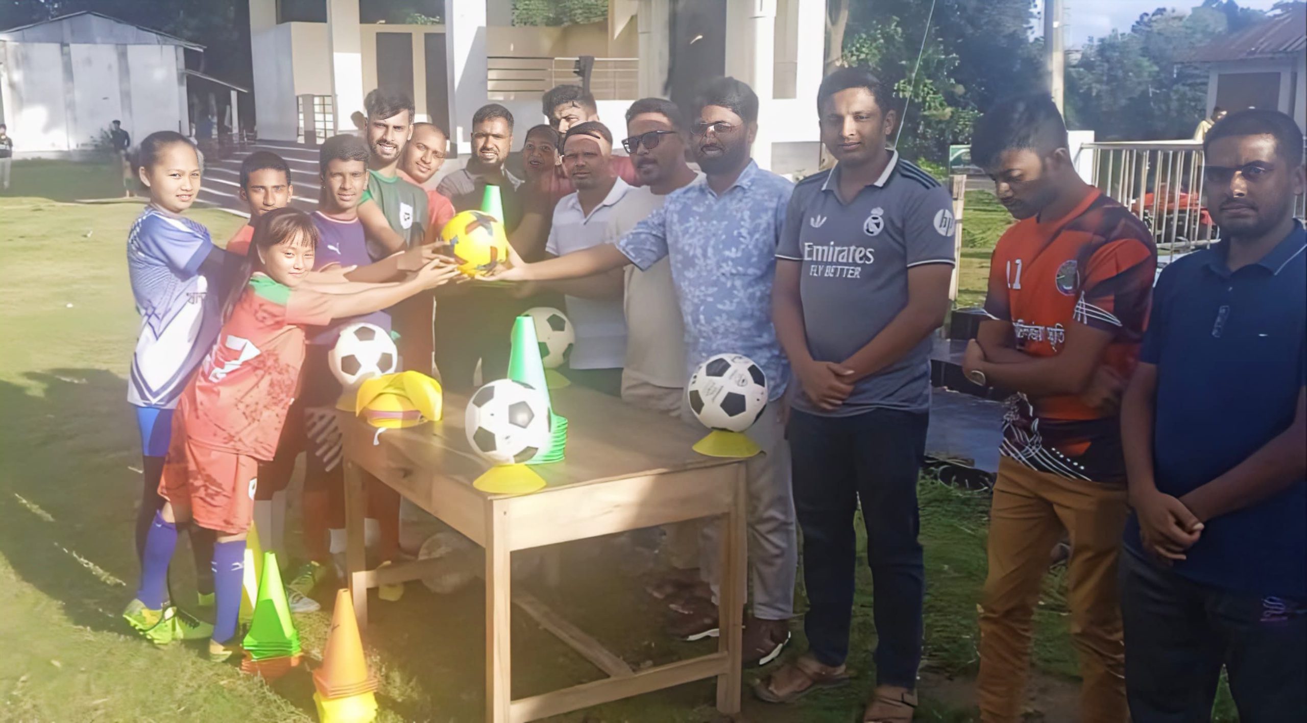 খেলোয়াড়দের উন্নয়নে পানছড়িতে স্বেচ্ছাসেবক দলের ক্রীড়া সামগ্রী বিতরণ