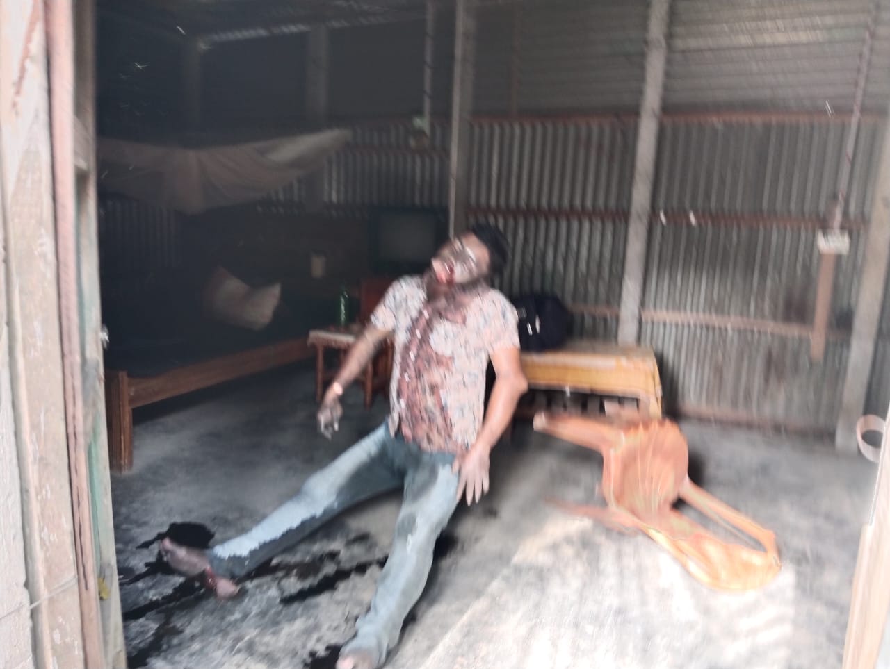 *ইসলামপুরে সাবেক আওয়ামী লীগ সভাপতির ঘরে এক মৃত যুবকের লাশ।*