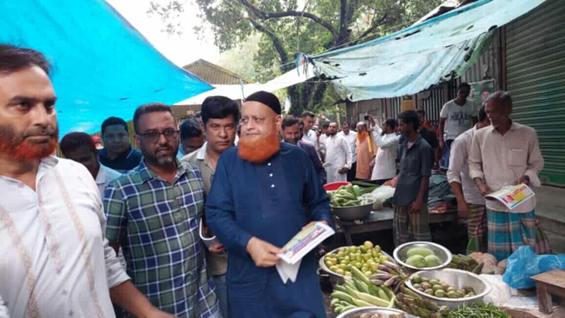 বৈরী আবহাওয়া উপেক্ষা করে বিএনপি নেতা লাভলু’র  দলীয় ৩১ দফা দাবি’র লিফলেট বিতরণও গণসংযোগ