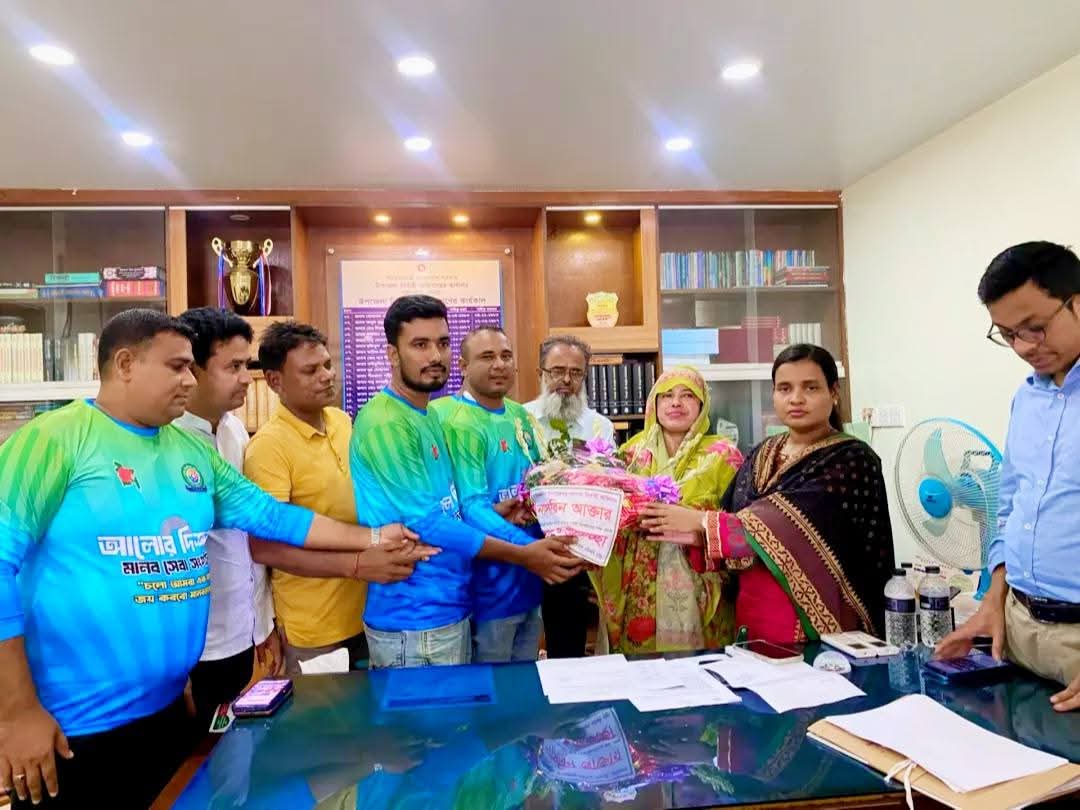 দাউদকান্দি উপজেলা নির্বাহী কর্মকর্তা নাছরীন আক্তার সাথে শুভেচ্ছা বিনিময় করেন “আলোর দিশারী মানবসেবা সংগঠন”