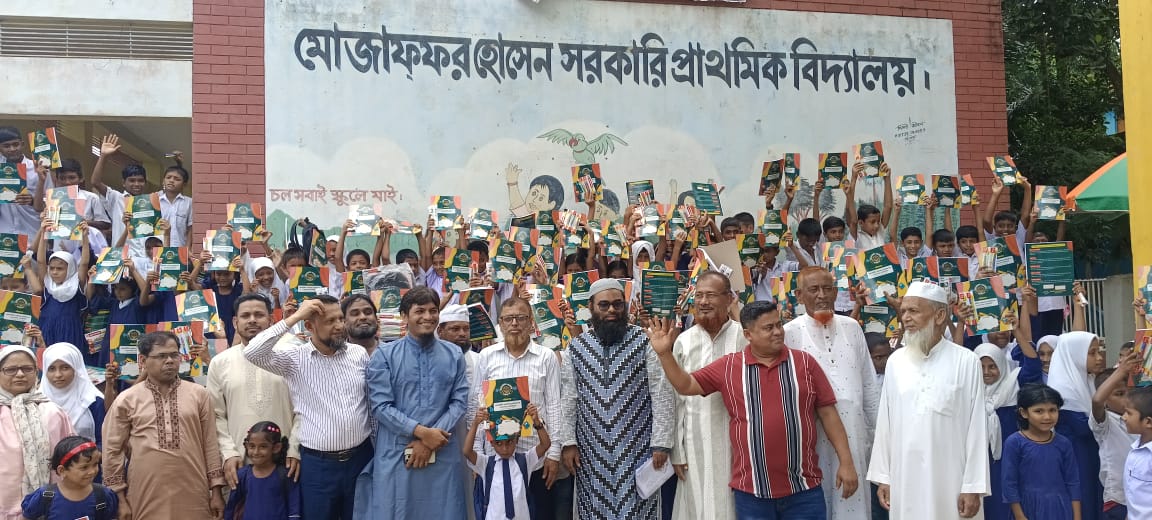 কুমিল্লার দেবিদ্বারে শিক্ষার্থীদের মাঝে শিক্ষা উপকরণ বিতরণ ও বৃক্ষরোপন