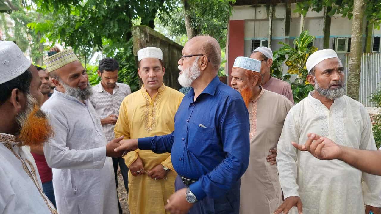 সাবেক ডিআইজি রফিকুল দেলদুয়ারে গণসংযোগও লিফলেট বিতরণ