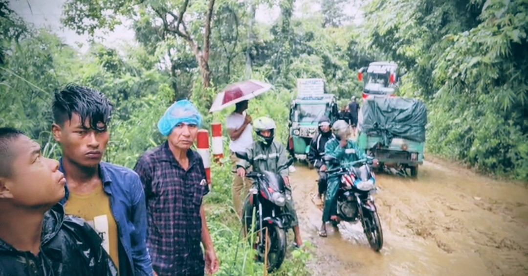 রাঙামাটির বাঘাইছড়ি–দিঘিনালা সড়কে পাহাড় ধস, ৮ ঘন্টা পর সড়ক যোগাযোগ সচল