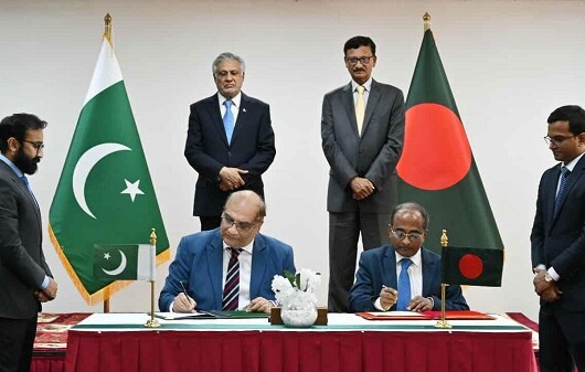 ৫ স্মারক ও এক চুক্তি সই করল বাংলাদেশ-পাকিস্তান