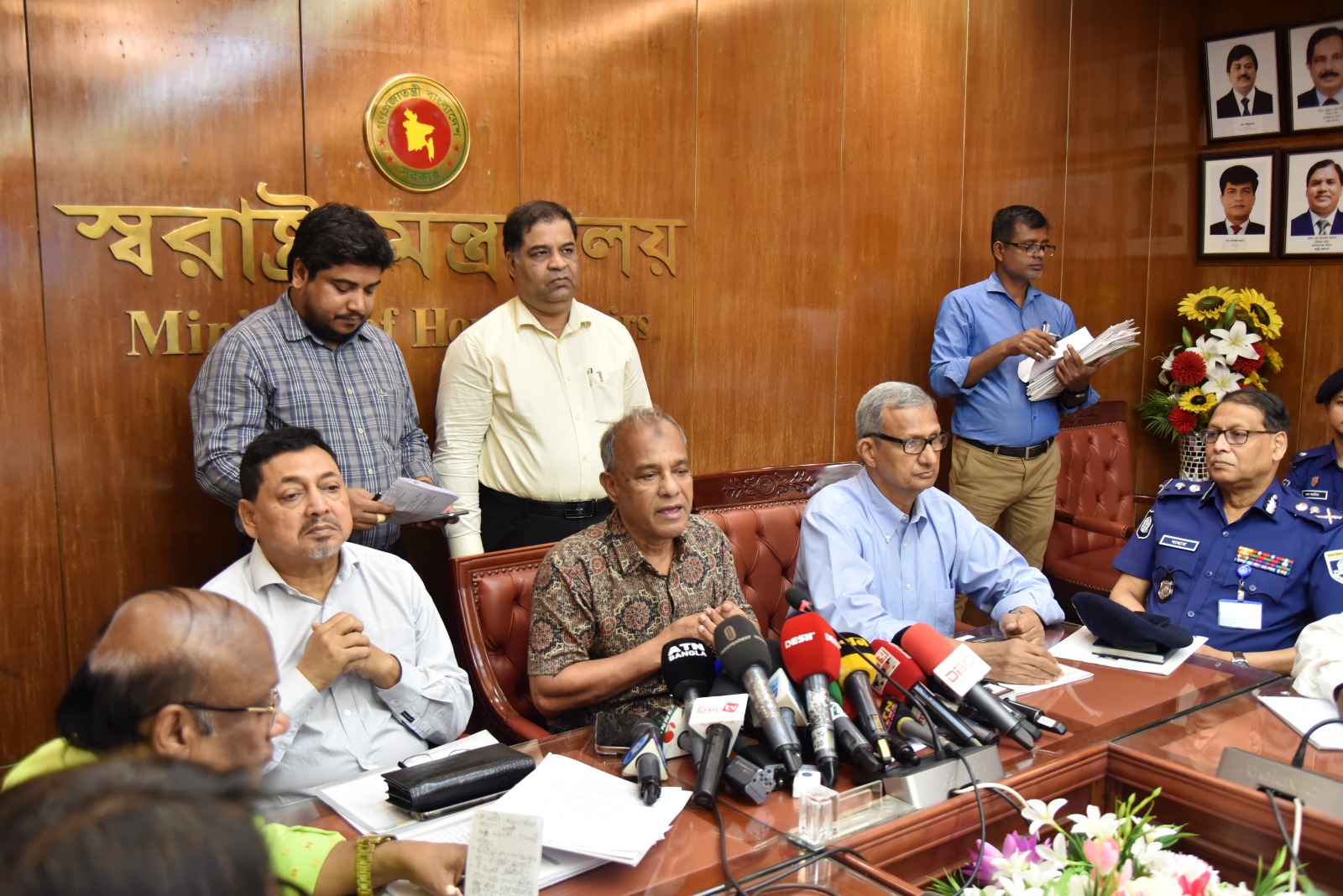 দুর্গাপূজা শান্তিপূর্ণভাবে সম্পন্ন করতে সকল প্রস্তুতি রয়েছে- স্বরাষ্ট্র উপদেষ্টা