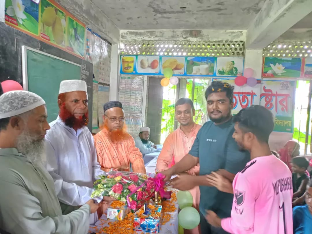 দীর্ঘ ২৩ বছরের কর্ম জীবন শেষে স্কুল শিক্ষকের রাজকীয় বিদায়ী সংবর্ধনা।