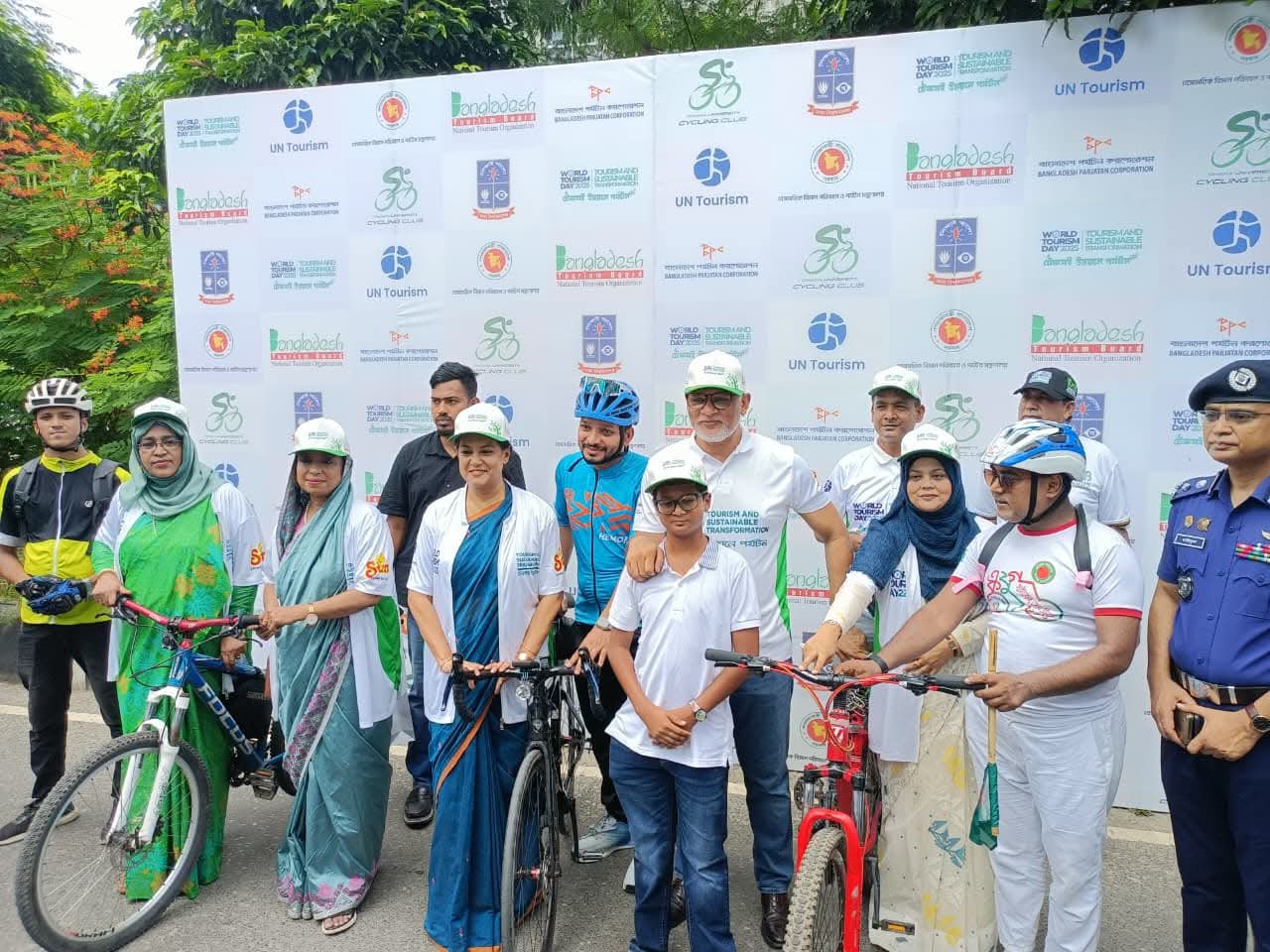 বিশ্ব পর্যটন দিবসে ঢাবি সাইক্লিং ক্লাবের বণাঢ্য সাইকেল র‍্যালি অনুষ্ঠিত হয়