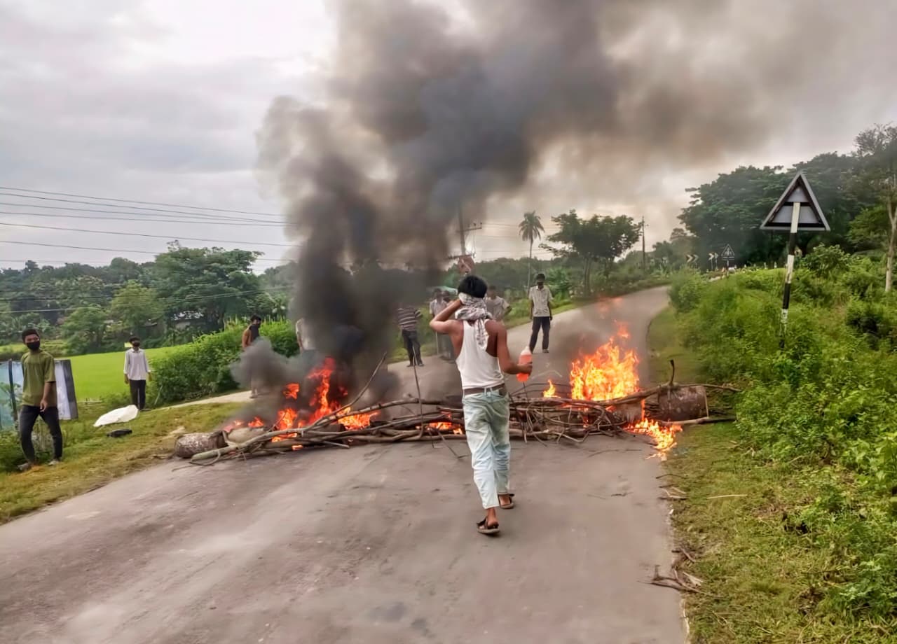 খাগড়াছড়িতে ৪ দিনের অবরোধ প্রত্যাহার, ধর্ষণের অভিযোগ নিয়ে চাঞ্চল্যকর মোড়