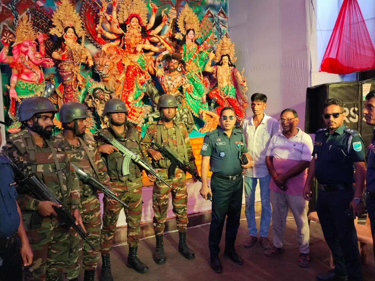নাগরপুরে যৌথ বাহিনী’র টহলও পূজা মন্ডোপ পরিদর্শন