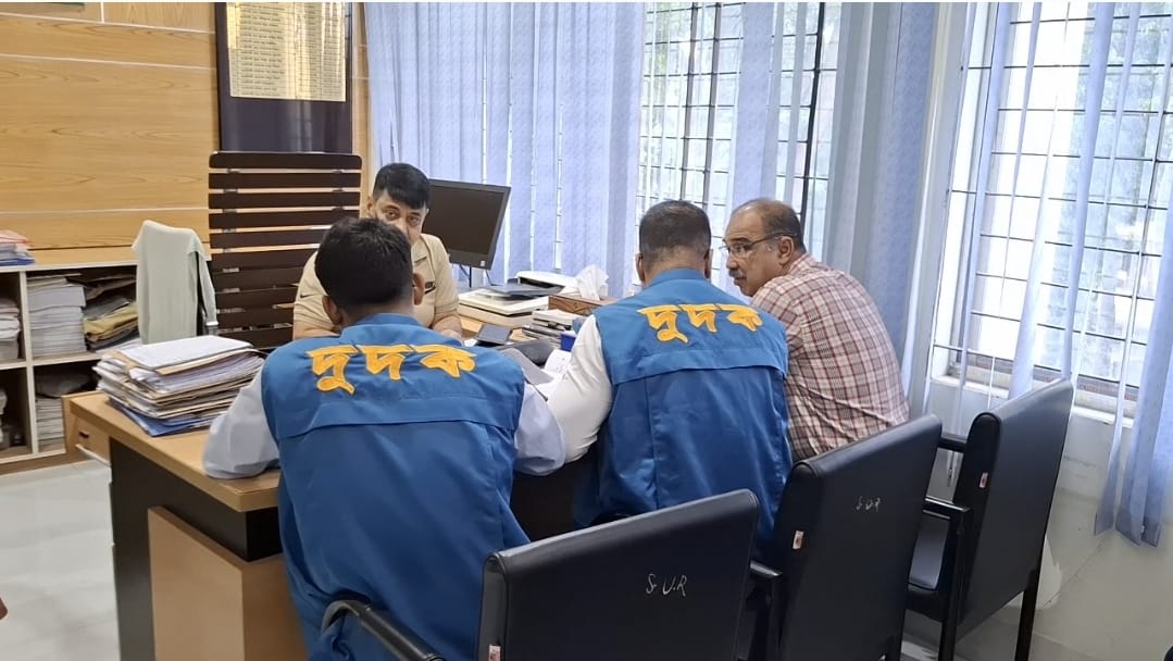 মাদারীপুর সদর উপজেলায় দুদকের অভিযান