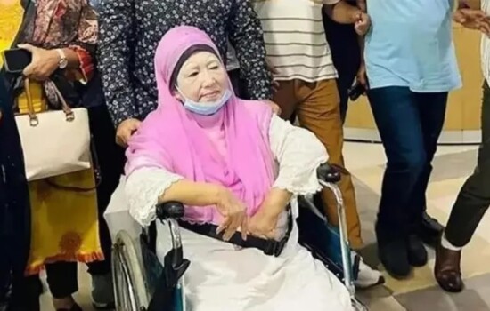 হাসপাতালে ভর্তি হয়েছেন খালেদা জিয়া