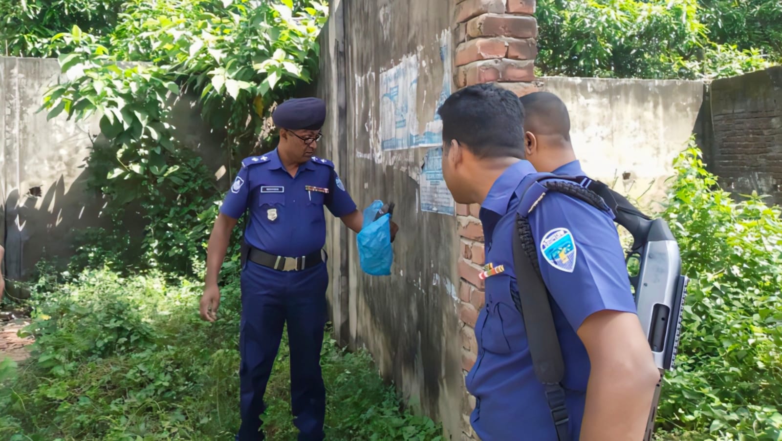 খাগড়াছড়িতে নির্মাণাধীন দোকানঘর থেকে গ্রেনেড উদ্ধার, এলাকায় চাঞ্চল্য