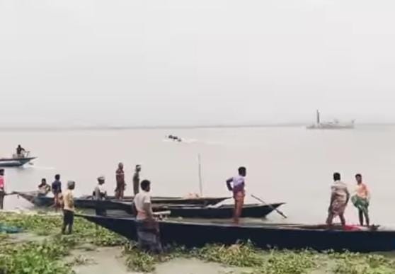 দুমকী উপজেলায়, পায়রা-পান্ডব-লোহালিয়ায় অবোরোধে ও মা-ইলিশ শিকারের মহোৎসব।।