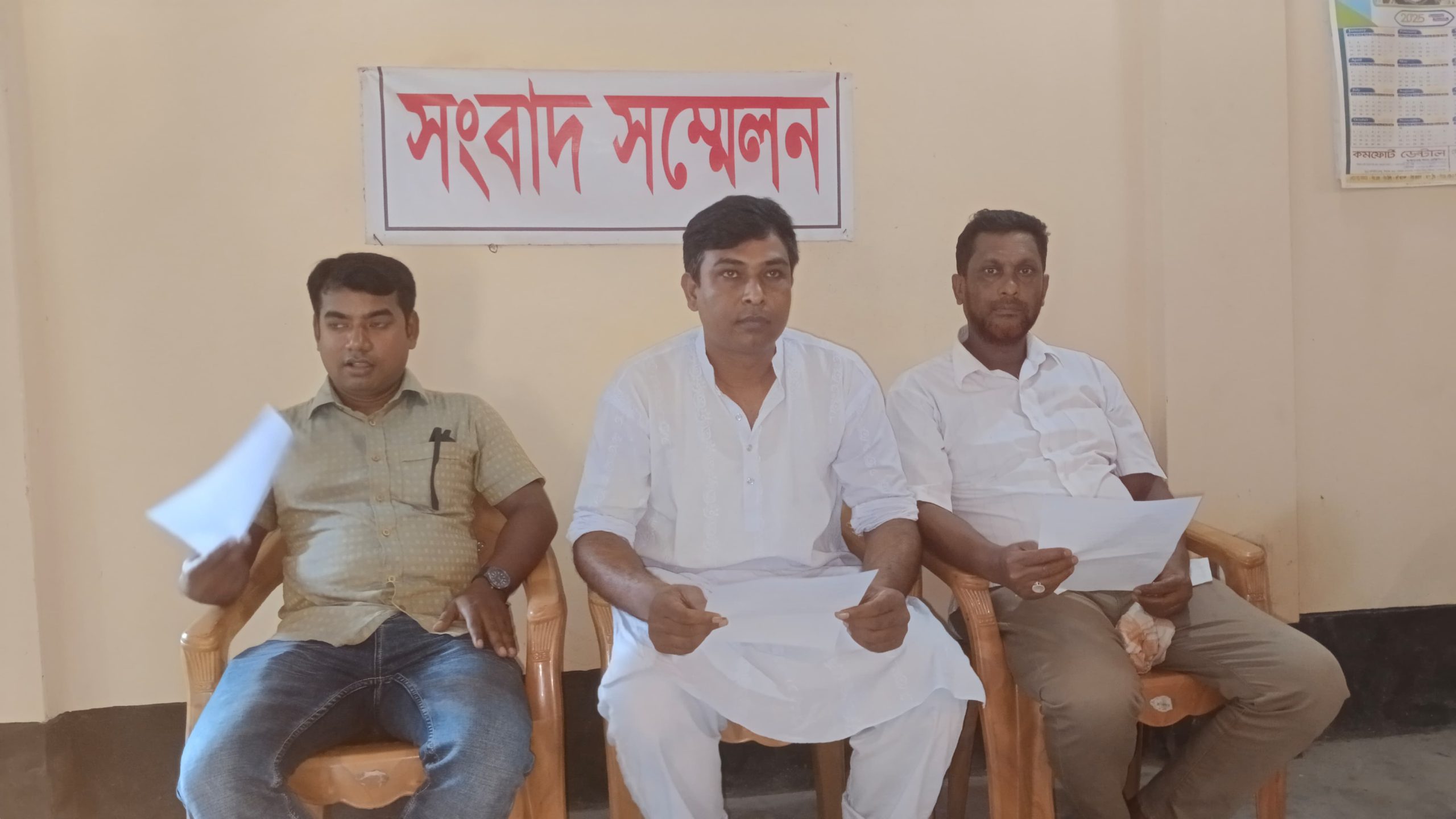 বীরগঞ্জে আইন-প্রশাসন সহ সংশ্লিষ্ট সকলের সহযোগিতা চেয়ে সংবাদ সম্মেলন।