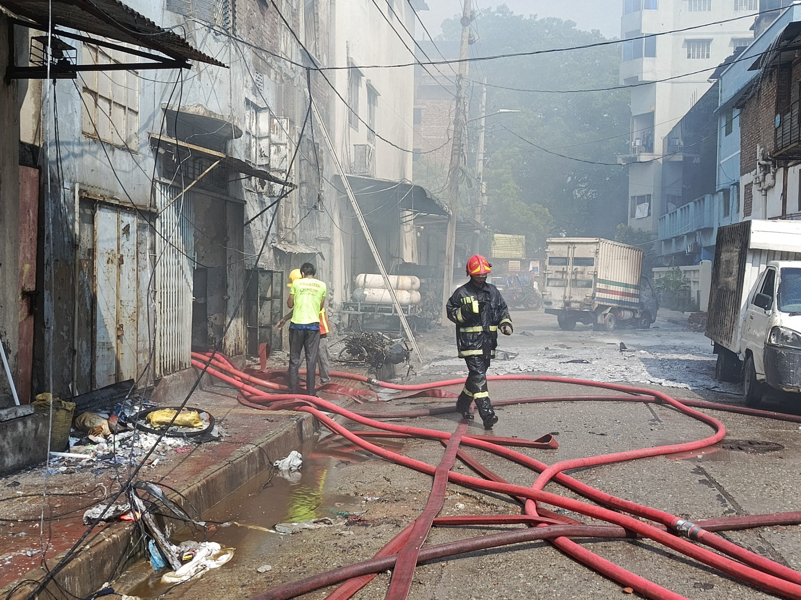 মিরপুরে গার্মেন্টস ও কেমিক্যাল গোডাউনে আগুনের ঘটনায় ৯ জনের মৃত্যু