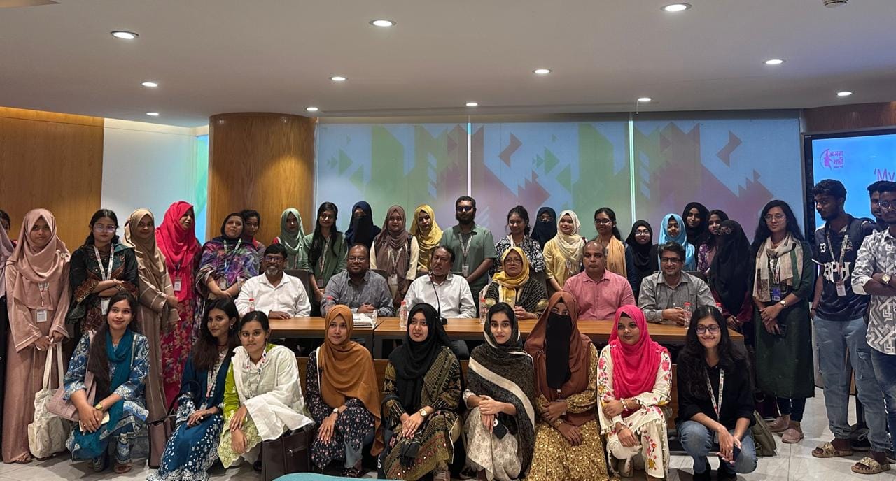 ড্যাফোডিল ইন্টারন্যাশনাল ইউনিভার্সিটি ও “আমরা নারী”-এর যৌথ উদ্যোগে স্তন ক্যান্সার সচেতনতা বিষয়ক সেমিনার অনুষ্ঠিত