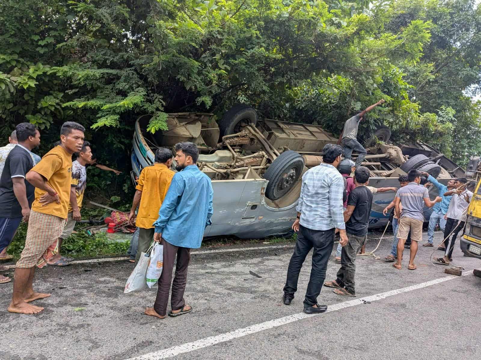 খাগড়াছড়িতে বাস উল্টে দুইজন নিহত, আহত অন্তত ২০