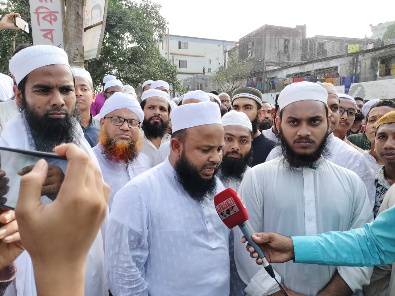 শিমুলতলী আর্মি ফার্মা মাঠে মেলার ভেতর অনৈতিক কর্মকাণ্ড বন্ধের দাবিতে এলাকাবাসীর প্রতিবাদ