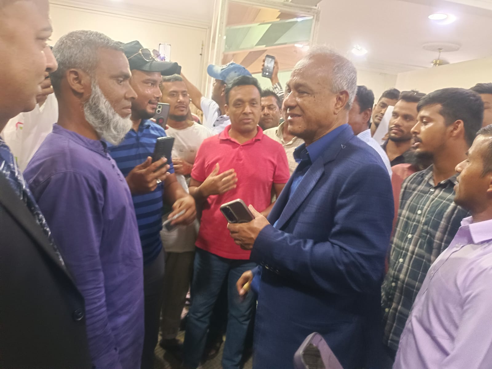 স্বরাষ্ট্র উপদেষ্টার কাতারের দোহাস্থ বাংলাদেশ দূতাবাস পরিদর্শন