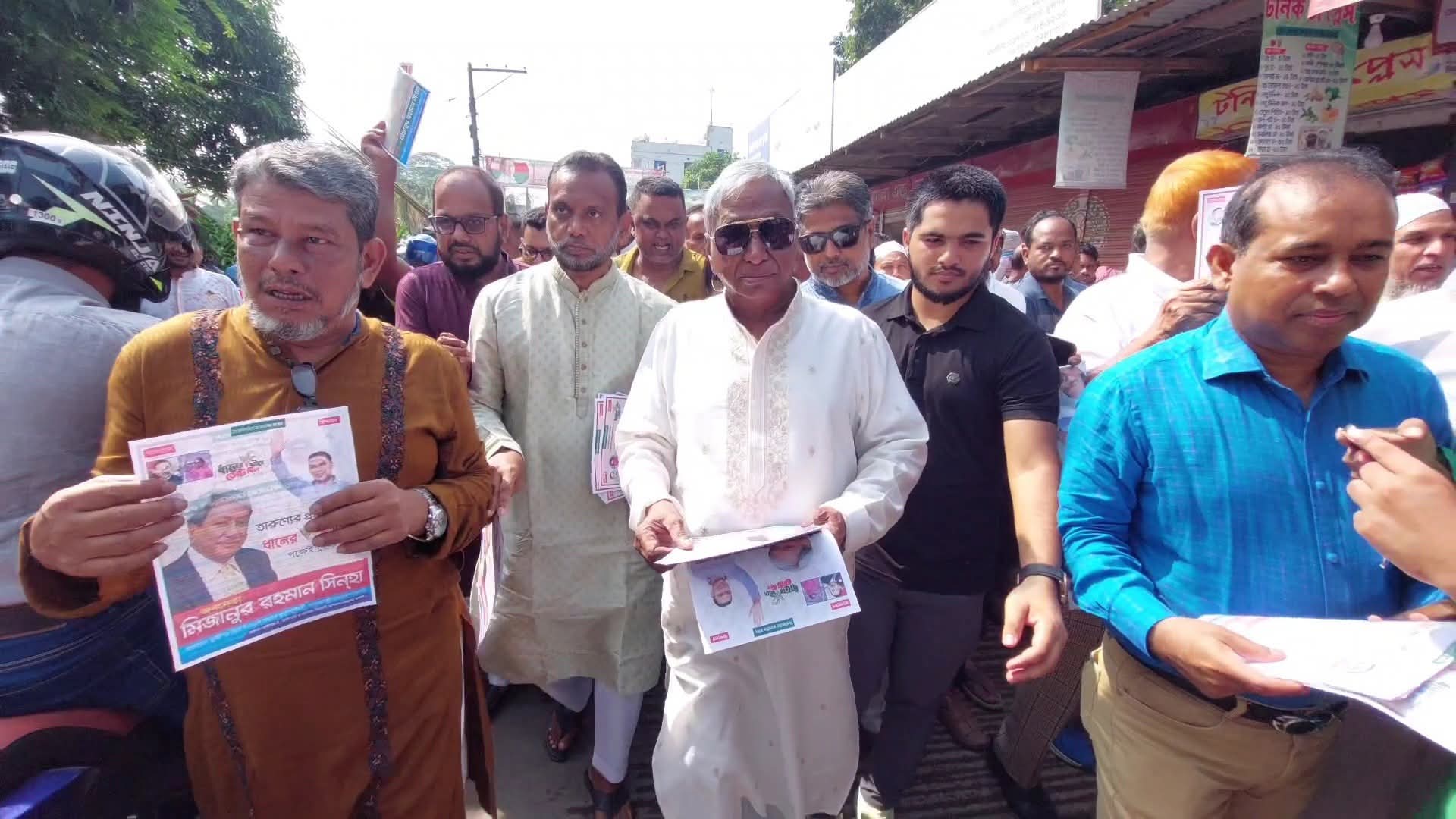 ৩১ দফা বাস্তবায়নে লিফলেট বিতরণ করেন মুন্সিগঞ্জ জেলা বিএনপির আহ্বায়ক মিজানুর রহমান সিনহা