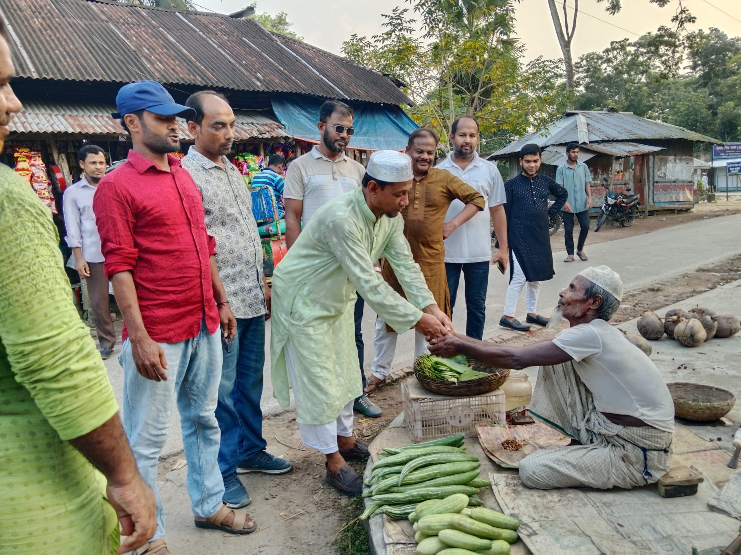 তারেক রহমানের ৩১দফা বাস্তবায়নের জন্য গণসংযোগ করেন একেএম লিটু