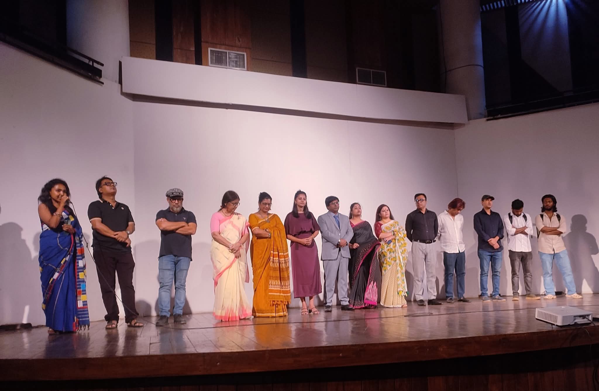 বাংলাদেশ শিল্পকলা একাডেমিতে স্বল্পদৈর্ঘ্য চলচ্চিত্র ‘ঝরা পাতার চিঠি’-এর প্রিমিয়ার শো অনুষ্ঠিত হয়েছে