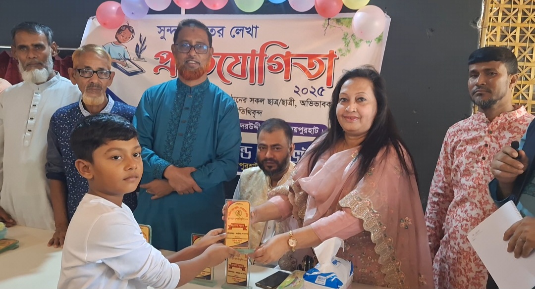 জয়পুরহাটে সুন্দর হাতের লিখা প্রতিযোগিতার পুরস্কার বিতরণী অনুষ্ঠিত
