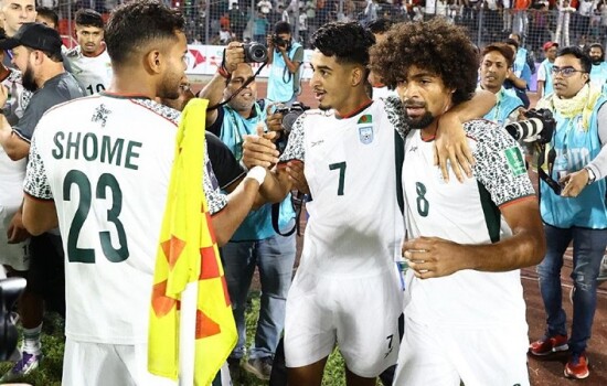 ২২ বছর পর আবারও একই মাঠে সেই স্মৃতি ফিরিয়ে আনলেন বাংলাদেশ