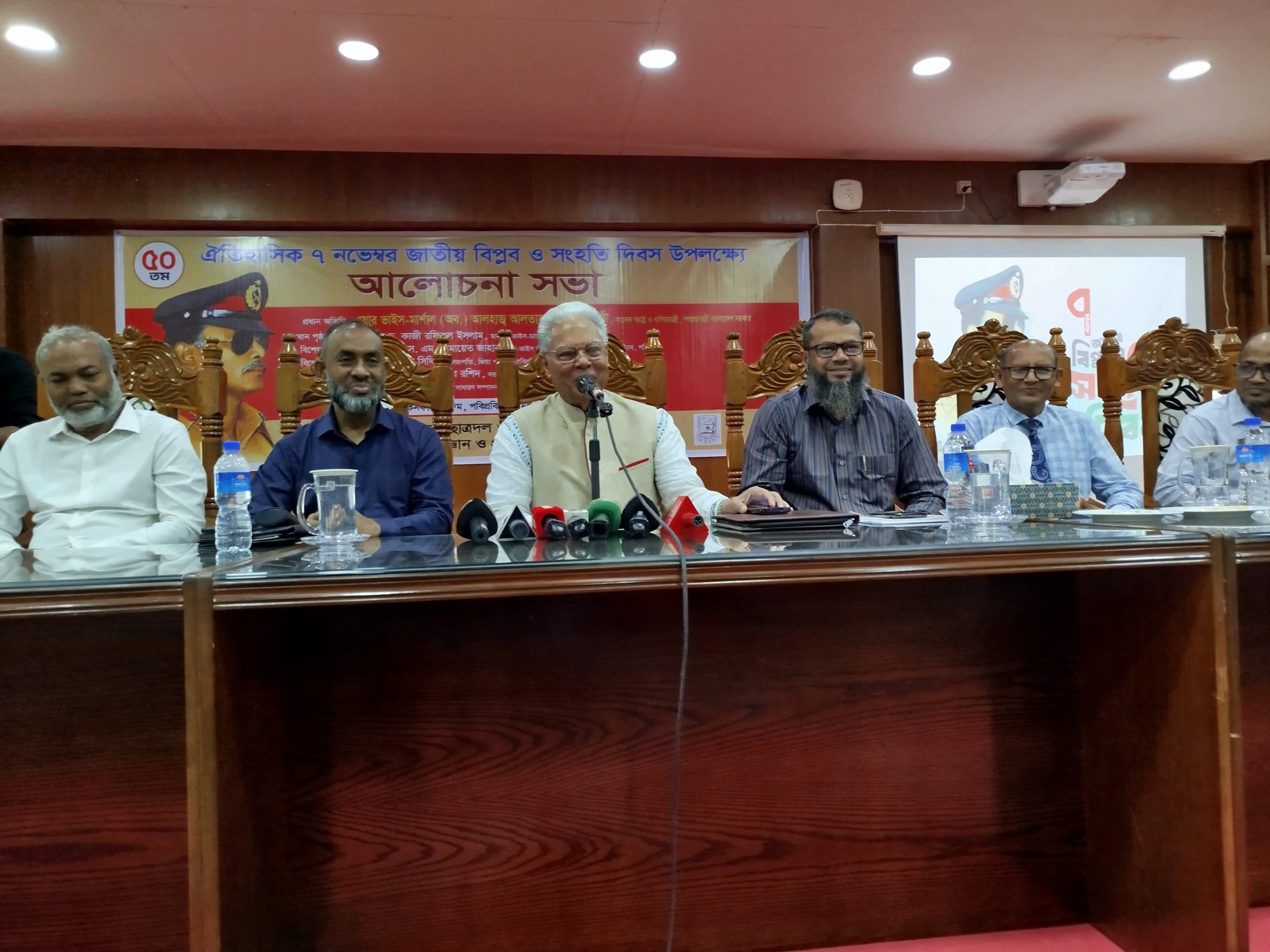 পটুয়াখালী ভার্সিটিতে, জাতীয় বিপ্লব ও সংহতি দিবসে আলোচনা সভা অনুষ্ঠিত।।