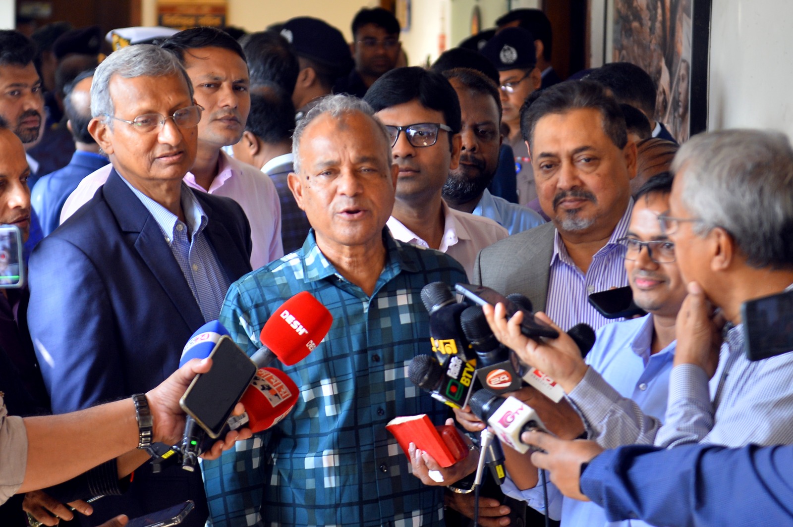 শেখ হাসিনার রায়কে ঘিরে দেশে কোনো অস্থিরতা নেই: স্বরাষ্ট্র উপদেষ্টা