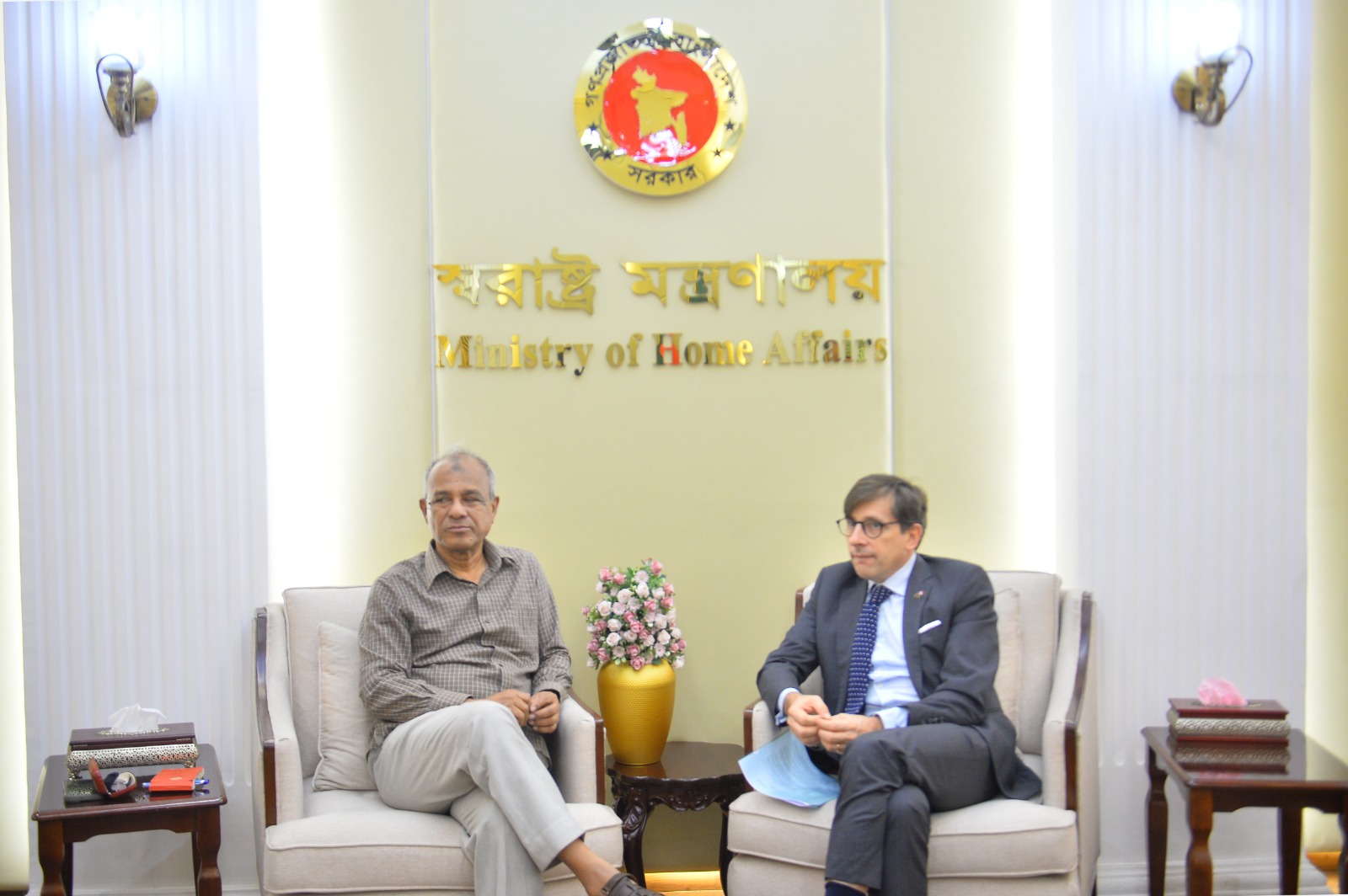 ফায়ার সার্ভিসের সক্ষমতা বৃদ্ধিতে ফ্রান্সকে সহযোগিতার আহ্বান স্বরাষ্ট্র উপদেষ্টার