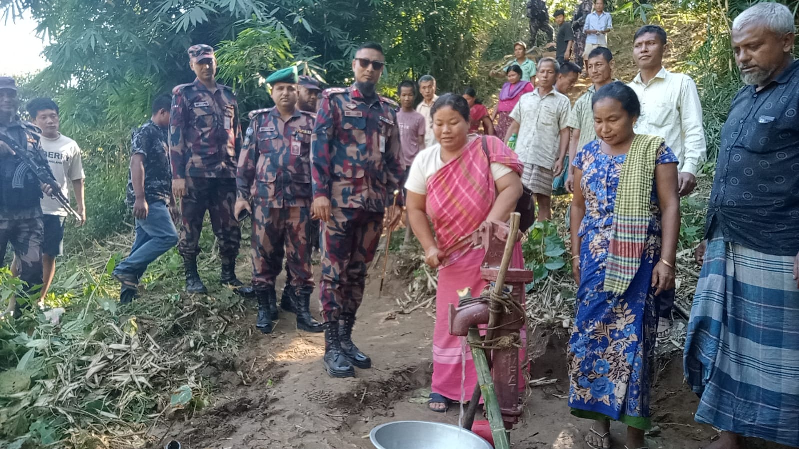 পানছড়িতে বিজিবির মানবিক উদ্যোগ: পানীয় জল, সেলাই মেশিন, ঘর নির্মাণ সামগ্রীসহ বিস্তৃত সহায়তা বিতরণ