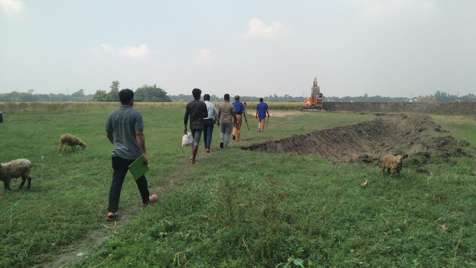 নবীনগরের ইব্রাহিমপুরে কৃষিজমি রক্ষায় প্রশাসনের অভিযান: ভেঙে দেওয়া হলো অবৈধ ড্রেজার