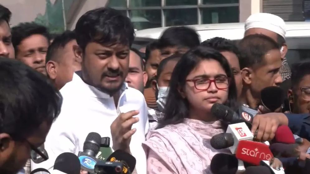 বিএনপি চেয়ারপারসন খালেদা জিয়ার শারীরিক অবস্থা জানতে এভারকেয়ার হাসপাতালে এনসিপি নেতারা