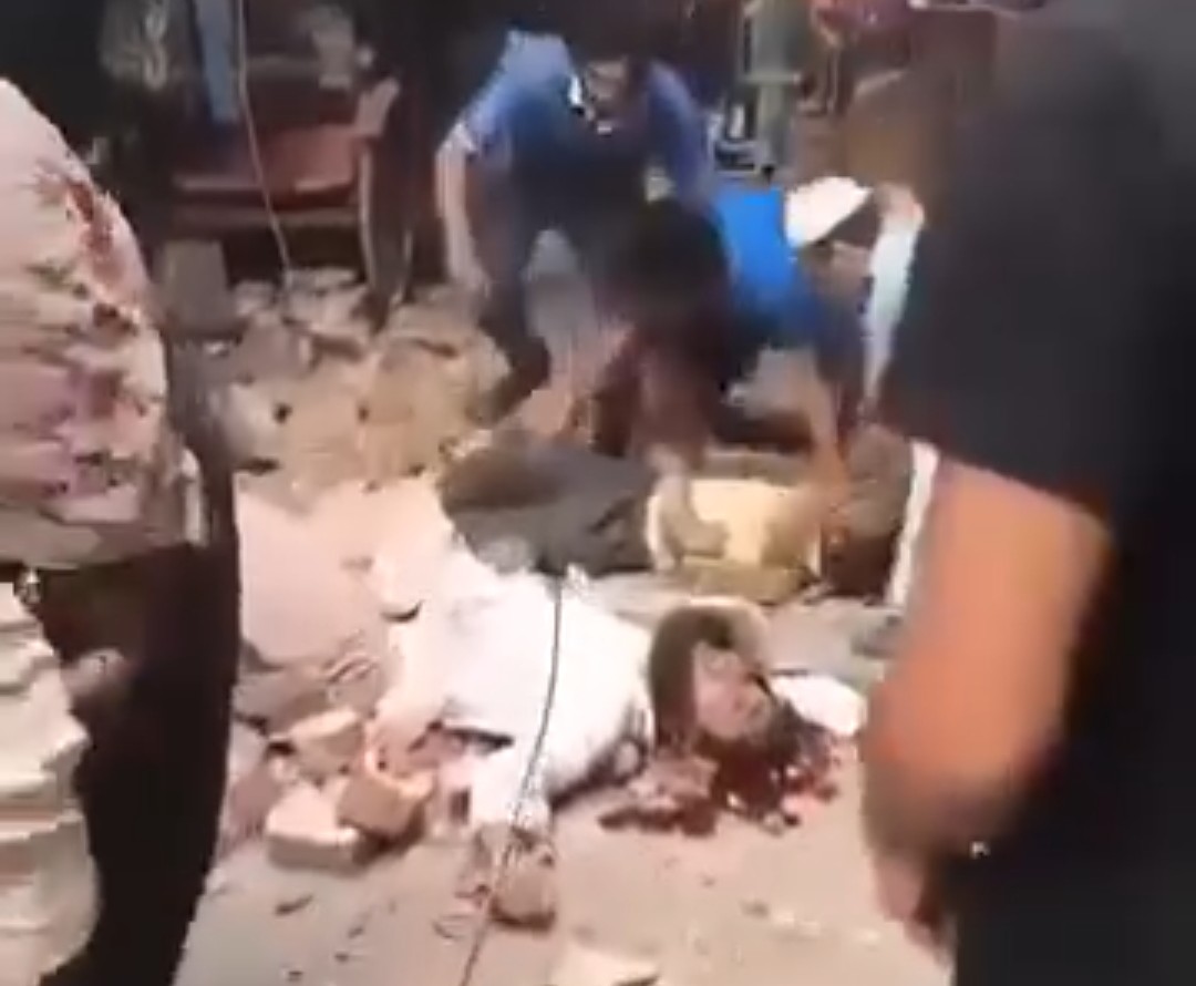 পুরানো ঢাকায় রেলিং ধসে ৩ জন নিহত