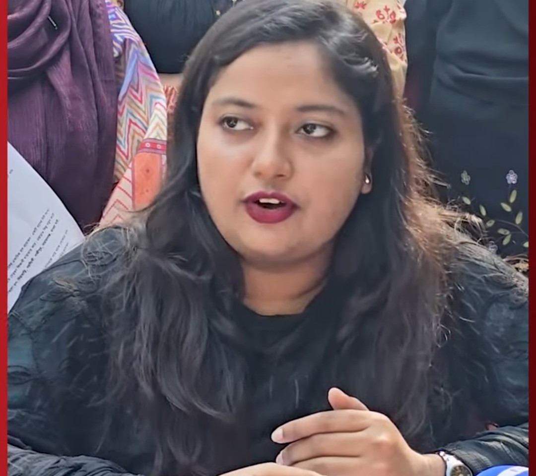 ইডেন কলেজে ৫২ সিটের জাপানিজ হিনো বাস মেরামতের দাবি শিক্ষার্থীদের