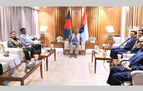 প্রধান উপদেষ্টার সঙ্গে তিন বাহিনীর প্রধানদের সাক্ষাৎ