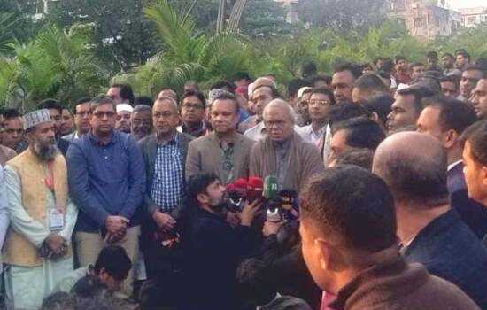 “সময়ে দেশে ফিরেই নেতৃত্ব দেবেন তারেক রহমান: রিজভী”