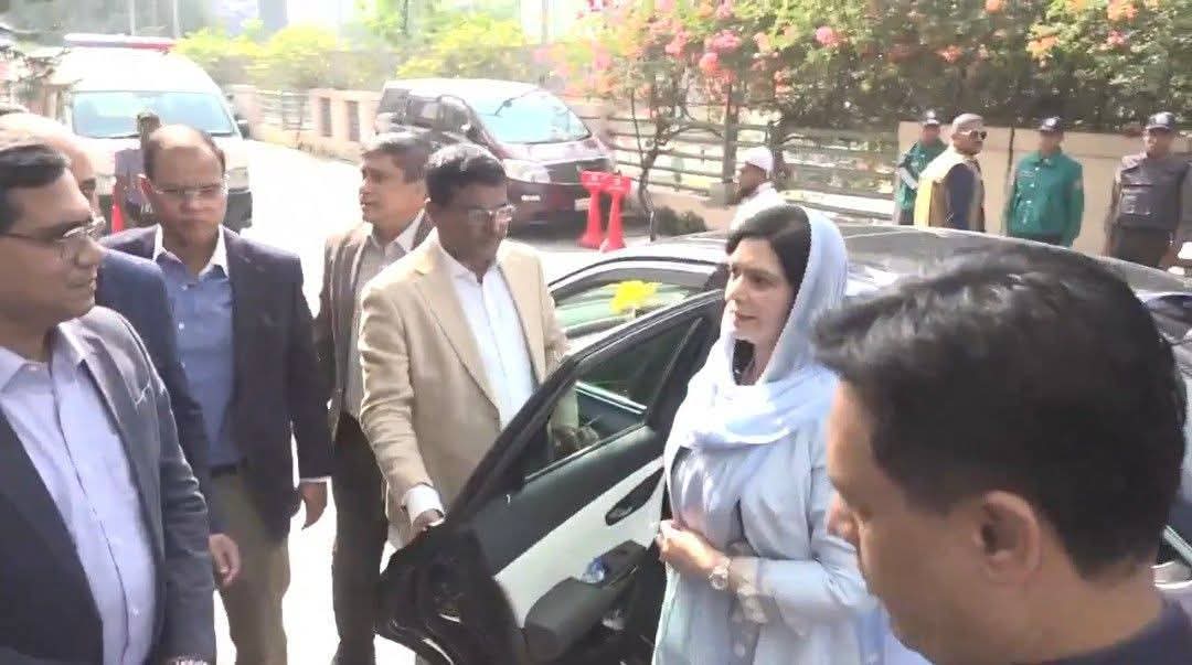 ✦ এভারকেয়ার হাসপাতালে খালেদা জিয়াকে দেখতে পৌঁছেছেন ডা. জুবাইদা রহমান ✦