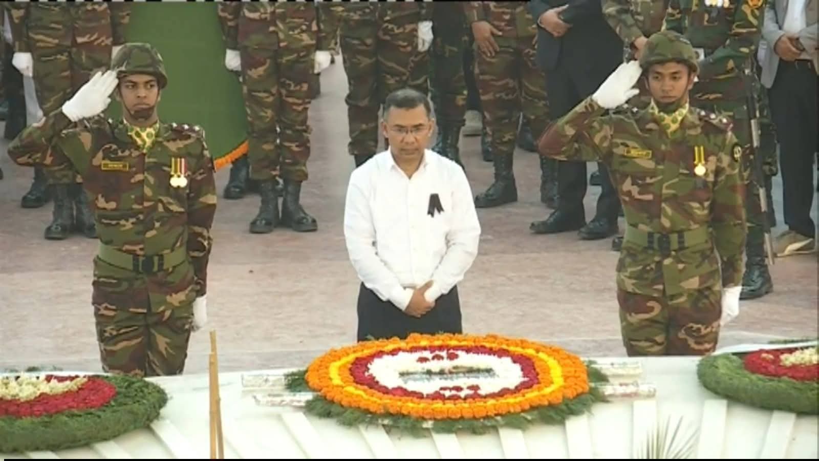 লাখো মানুষের অশ্রুসিক্ত বিদায়ে খালেদা জিয়া, জিয়া উদ্যানের পথে শেষযাত্রা