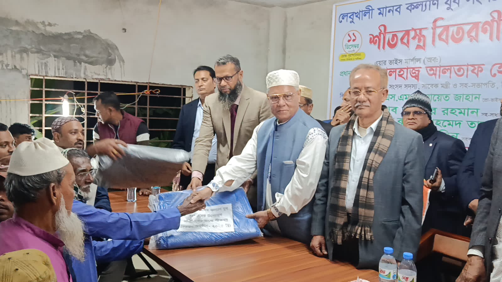 দুমকি উপজেলায়, লেবুখালী মানবকল্যান যুব সংসদের শীতবস্ত্র বিতরণ।