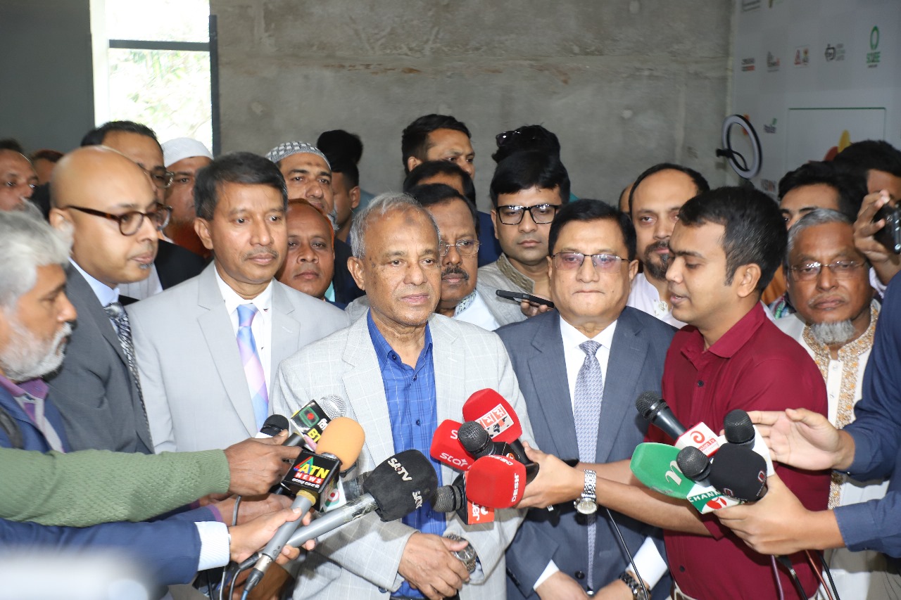 দেশে প্রথমবারের মতো আলু উৎসব: কৃষকদের ক্ষতি রক্ষায় ডিসেম্বর পর্যন্ত আলু সংরক্ষণের অনুরোধ কৃষি উপদেষ্টার