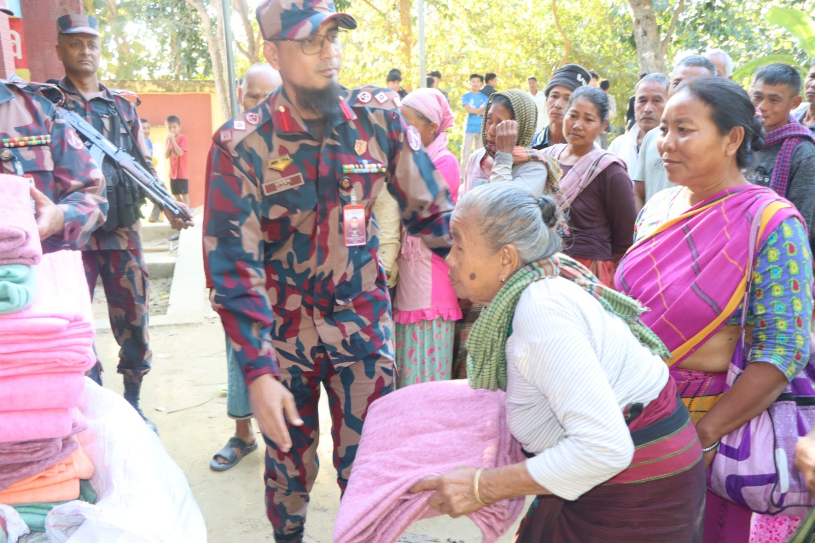 শান্তি, সম্প্রীতি ও উন্নয়নের লক্ষ্যে লোগাংয়ে অসহায়দের মাঝে বিজিবির শীতবস্ত্র বিতরণ