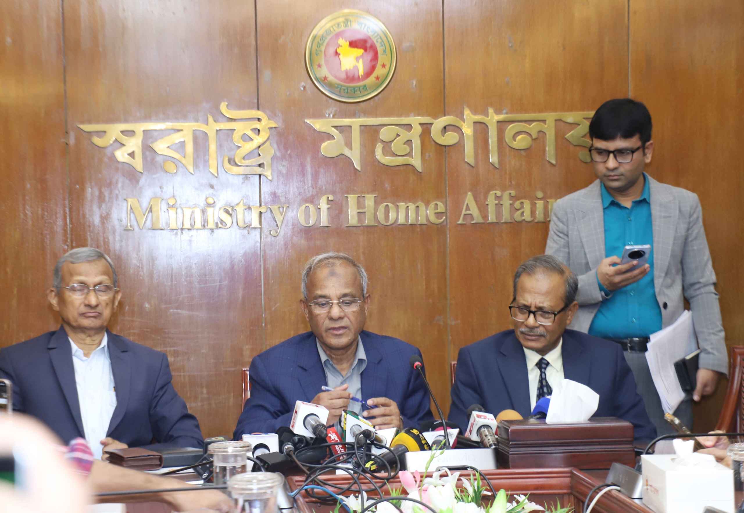 আইনশৃঙ্খলা উপদেষ্টা পরিষদের ১৮তম সভা নির্বাচন, ডেভিল হান্ট ফেইজ-২, বড়দিন ও থার্টি ফার্স্ট নাইটে সর্বোচ্চ নিরাপত্তা