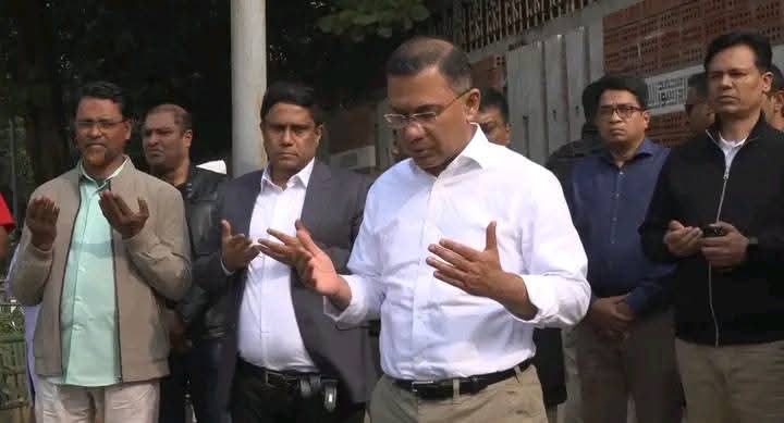 ছোট ভাই কোকোর কবরে তারেক রহমানের জিয়ারত