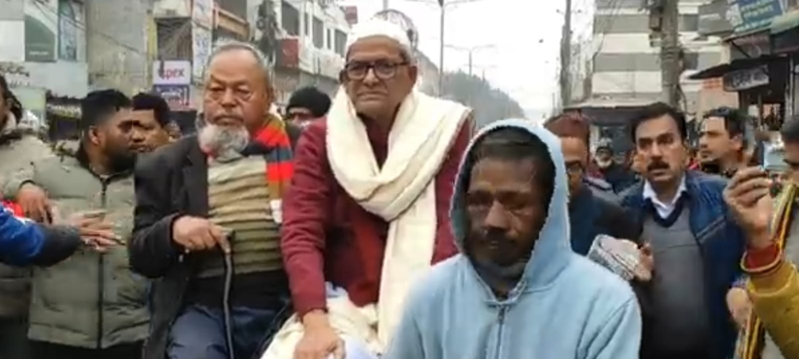 রিকশায় এসে ঠাকুরগাঁও ১ আসনে মনোনয়নপত্র জমা দিলেন বিএনপির মহাসচিব